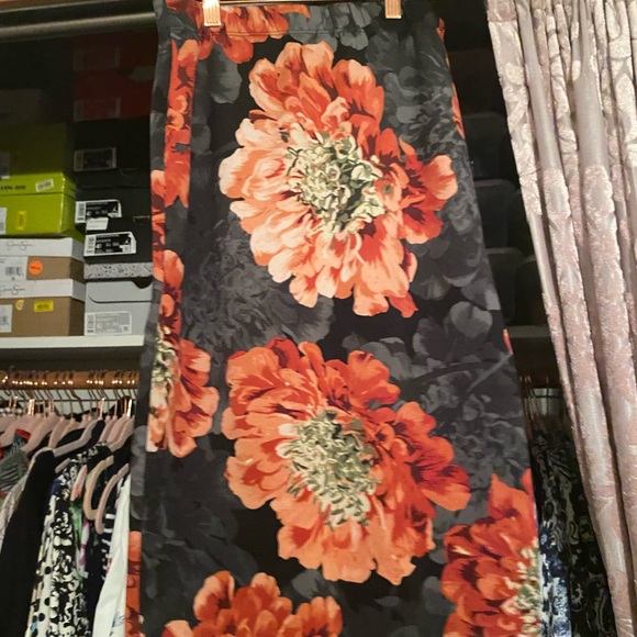 🖤❤️𝕂𝕝𝕒𝕤𝕤𝕪 𝔾𝕚𝕣𝕝 𝕊𝕜𝕚𝕣𝕥❤️🖤 - Picture 2 of 4